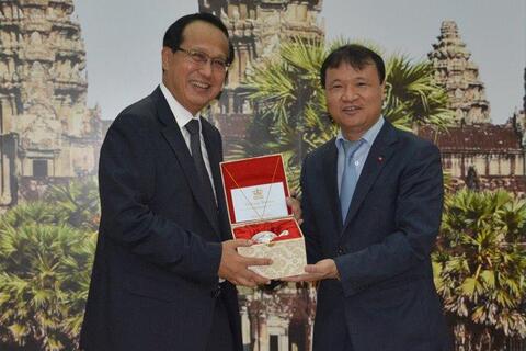 Tăng cường hợp tác phát triển thương mại biên giới Việt Nam – Campuchia