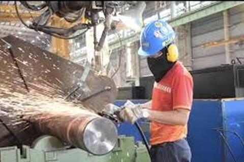 Quảng Ngãi: Ưu tiên phát triển công nghiệp, dịch vụ trong thời gian tới