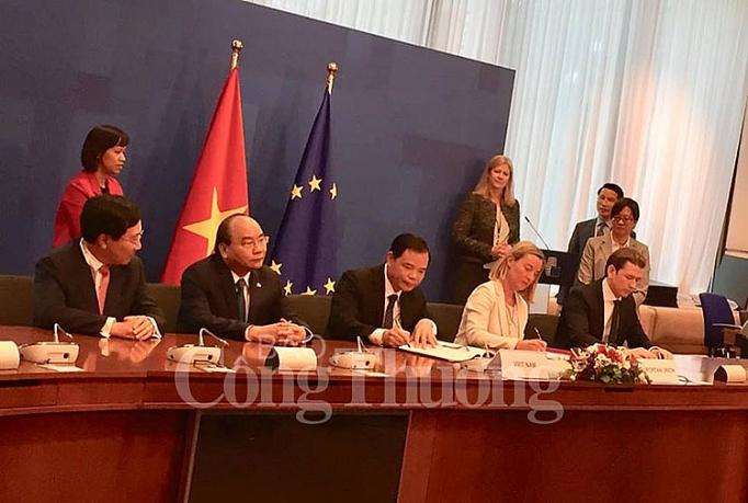 Việt Nam và EU ký thỏa thuận chống khai thác gỗ bất hợp pháp và thúc đẩy thương mại gỗ viet nam va eu ky thoa thuan chong khai thac go bat hop phap va thuc day thuong mai go hop phap
