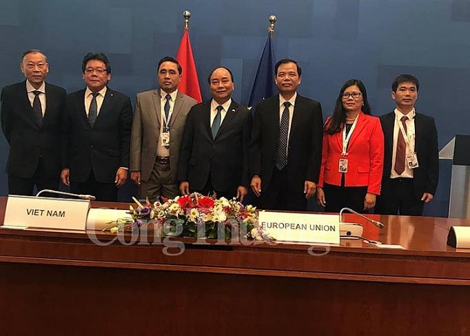 Việt Nam và EU ký thỏa thuận chống khai thác gỗ bất hợp pháp và thúc đẩy thương mại gỗ viet nam va eu ky thoa thuan chong khai thac go bat hop phap va thuc day thuong mai go hop phap