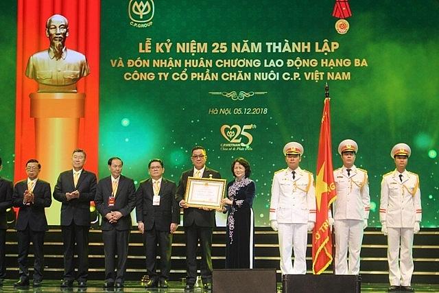 C.P. Việt Nam đón nhận Huân chương Lao động hạng III cp viet nam don nhan huan chuong lao dong hang iii